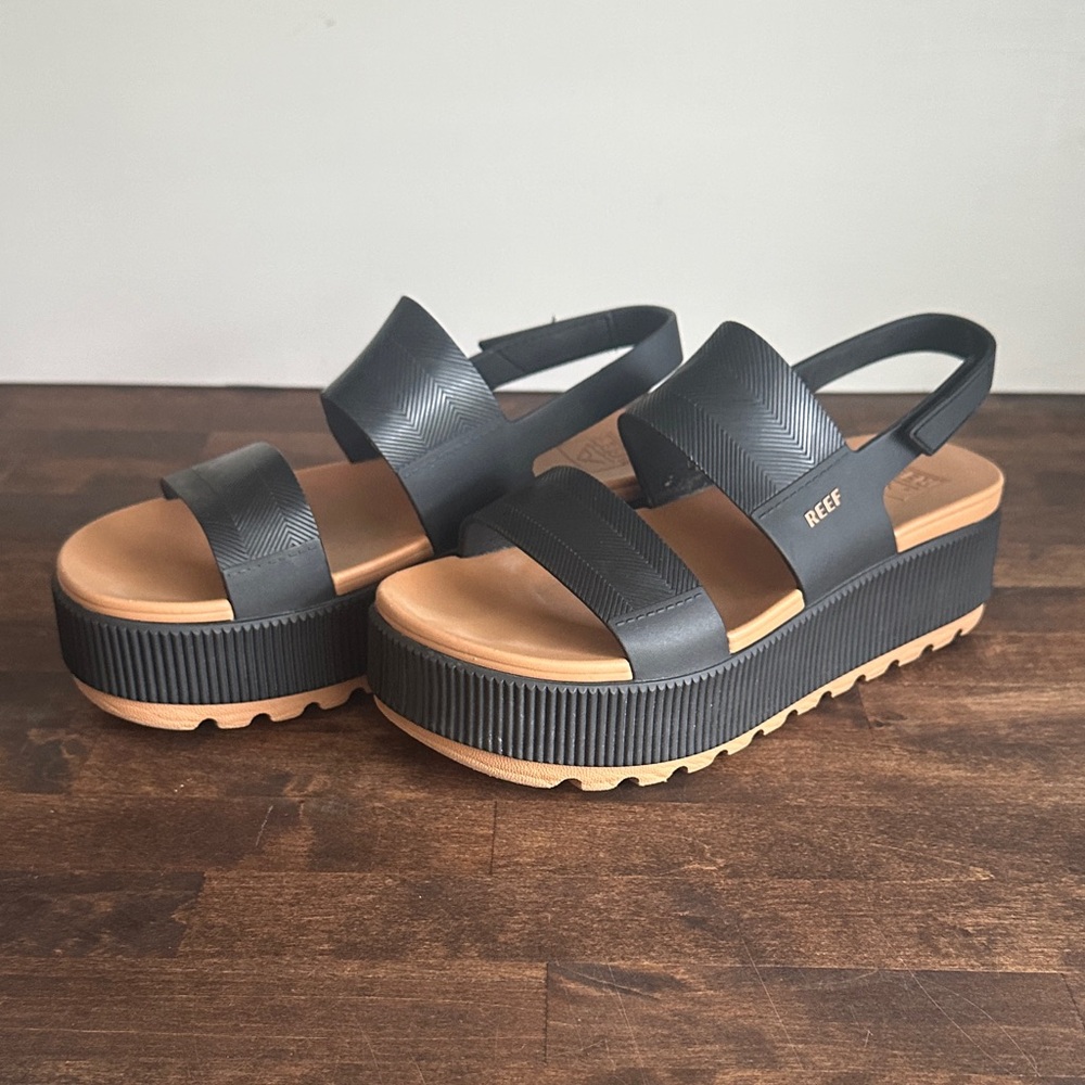Reef water Acosta Higher Black + Tan Platform Sandals